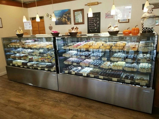 Dreifacher glasig-glänzender Anti-Nebel Front Glass Bakery Case Fridge mit dem gelüfteten Abkühlen